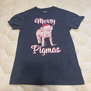 Merry Pigmas Graphic T-Shirt Size Small